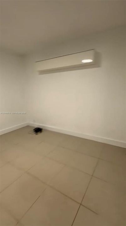 For Rent: $1,200 (1 beds, 1 baths, 1494 Square Feet)