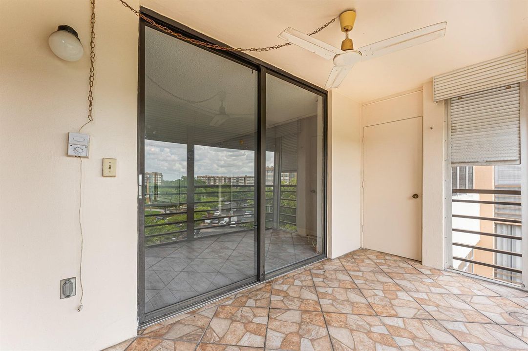 027-1400SaintCharlesPlace-616-PembrokePi