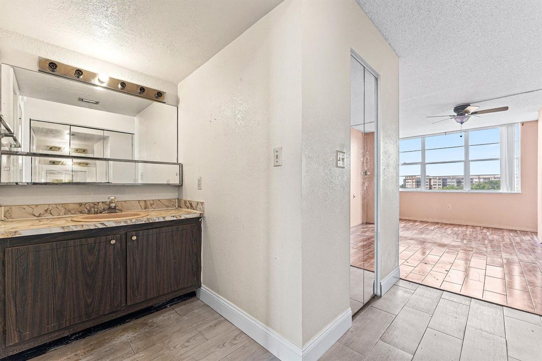 022-1400SaintCharlesPlace-616-PembrokePi