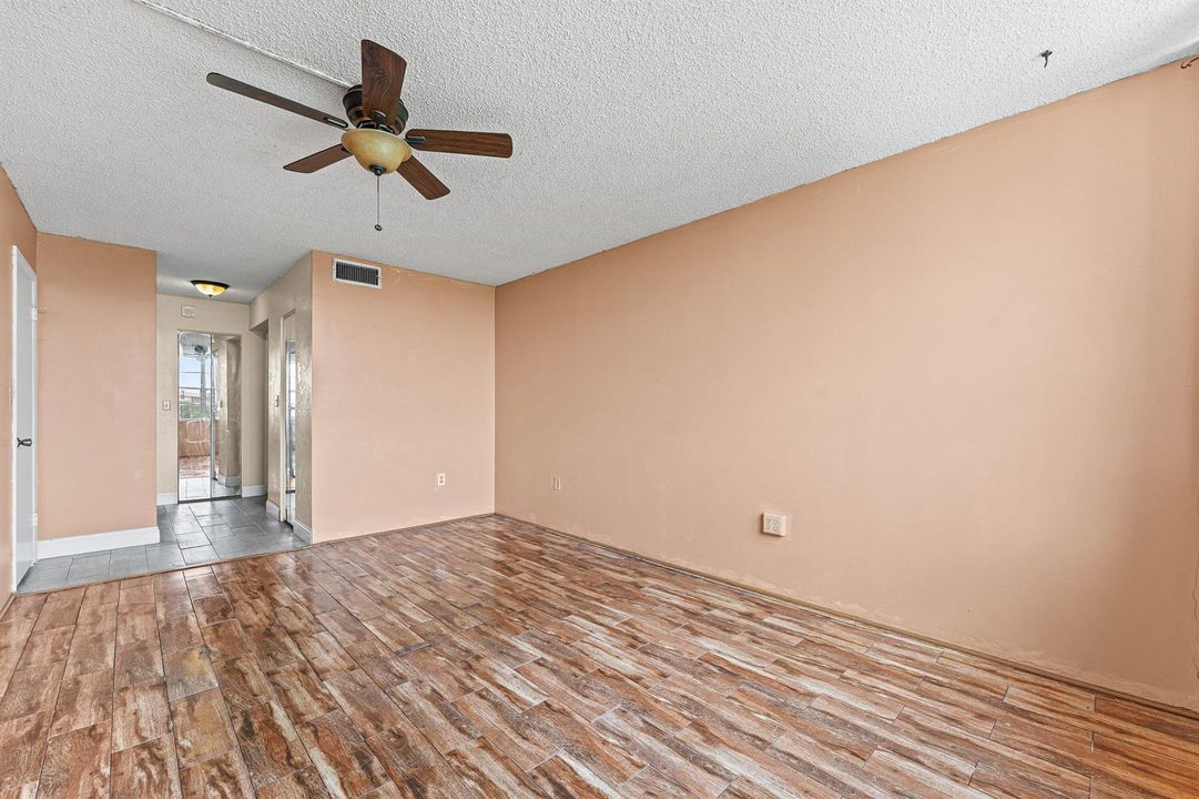 020-1400SaintCharlesPlace-616-PembrokePi