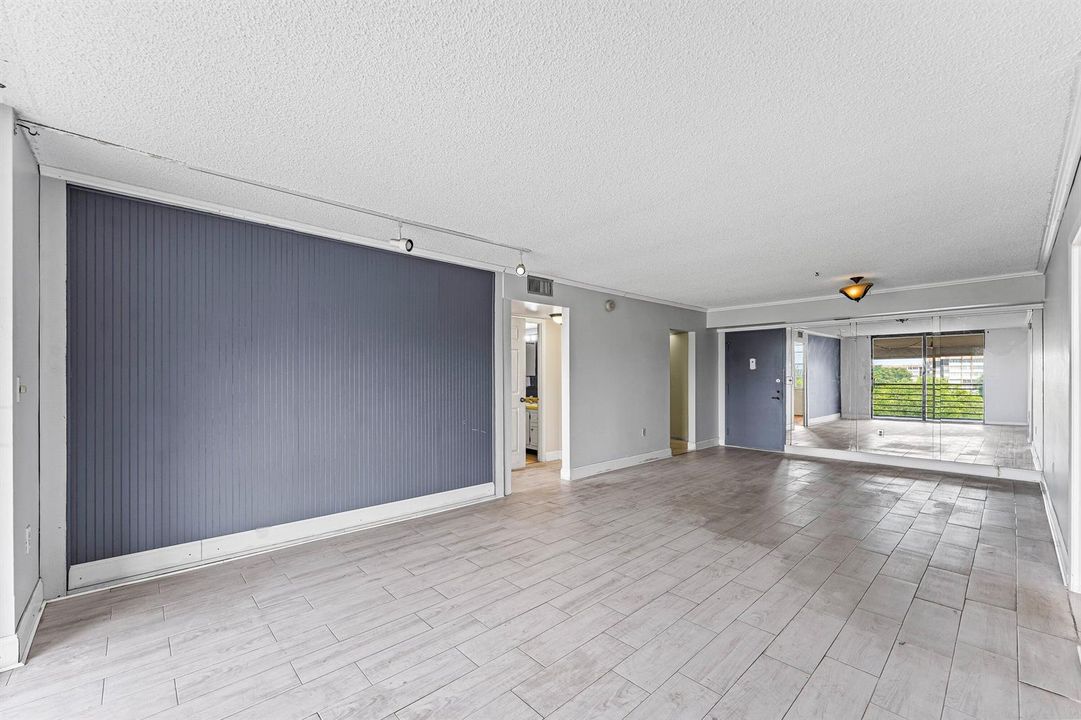 010-1400SaintCharlesPlace-616-PembrokePi