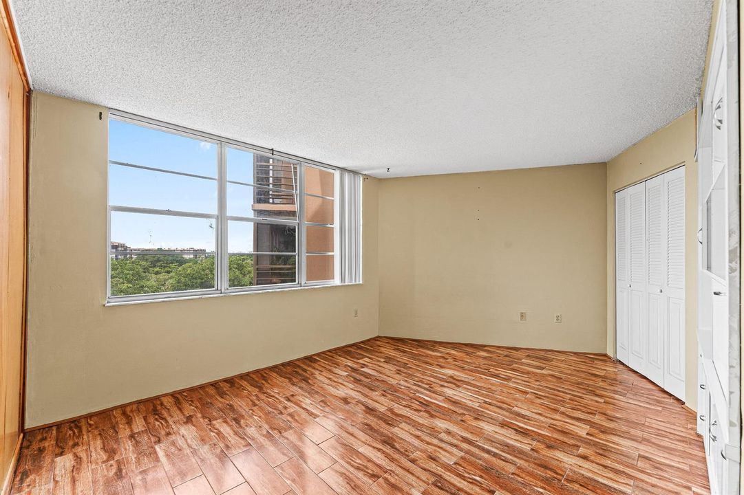 015-1400SaintCharlesPlace-616-PembrokePi