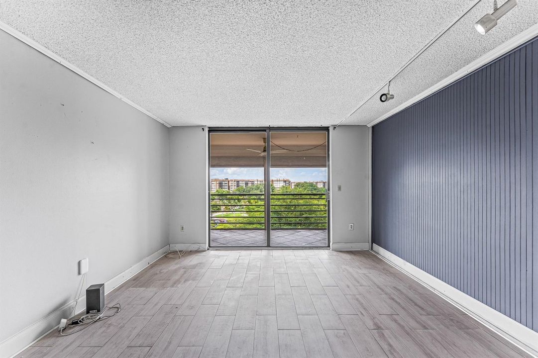 008-1400SaintCharlesPlace-616-PembrokePi