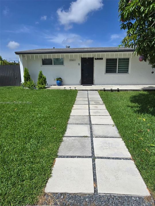 For Rent: $1,300 (1 beds, 1 baths, 1963 Square Feet)