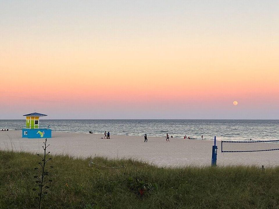 full-moon-rising-over