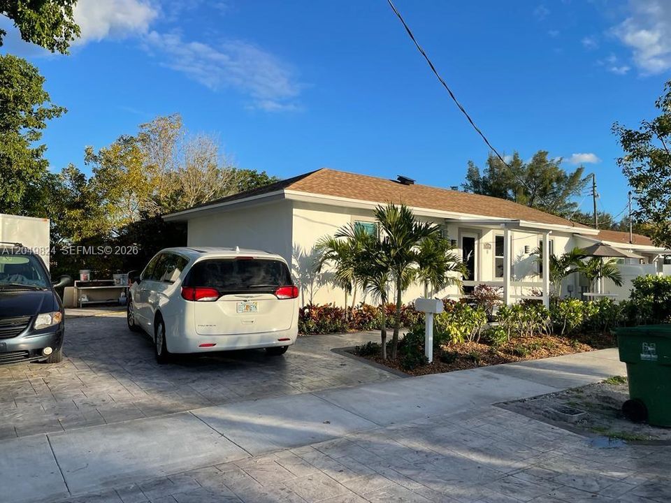 For Rent: $3,000 (3 beds, 2 baths, 1030 Square Feet)