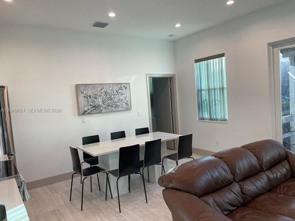 For Rent: $3,000 (3 beds, 2 baths, 1030 Square Feet)