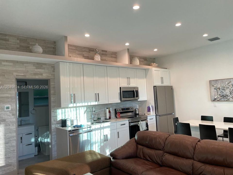 For Rent: $3,000 (3 beds, 2 baths, 1030 Square Feet)
