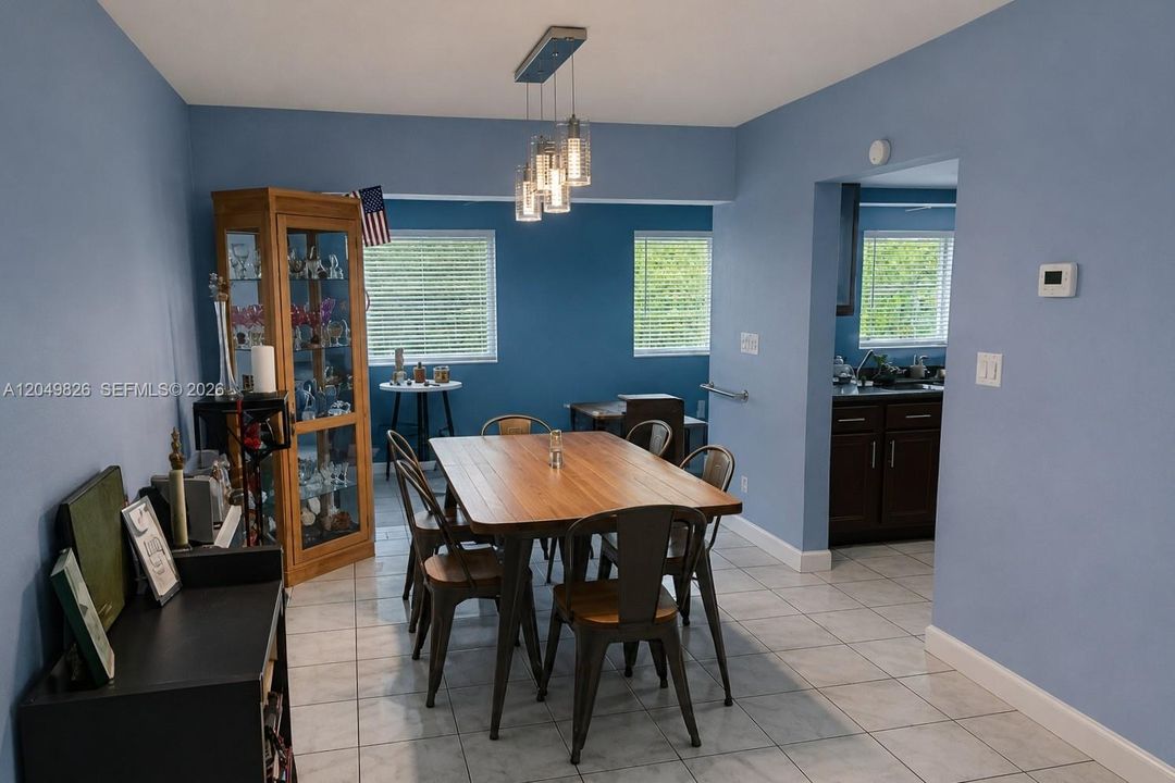 For Sale: $319,000 (2 beds, 2 baths, 1293 Square Feet)