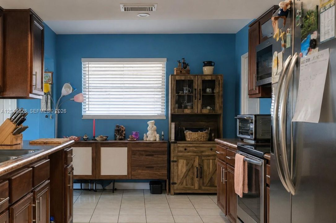 For Sale: $319,000 (2 beds, 2 baths, 1293 Square Feet)