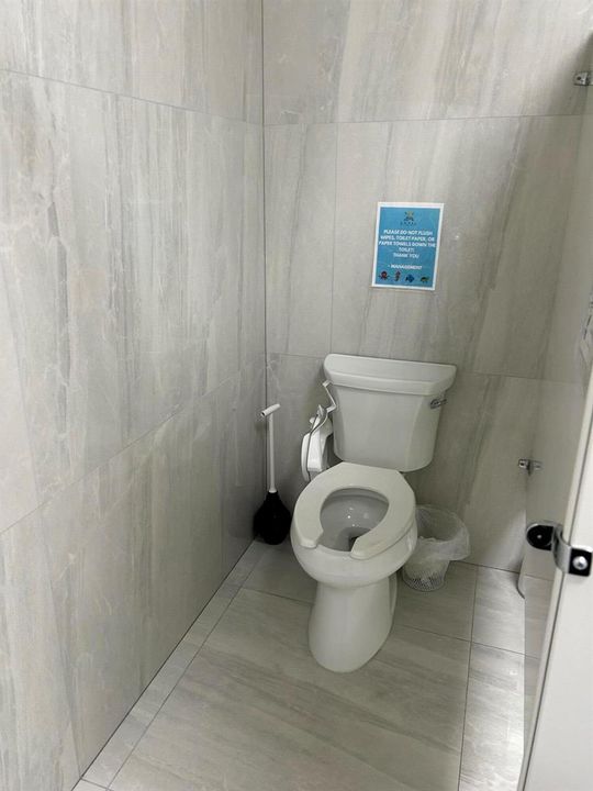 1490 SMALL BATHROOM MILITARY