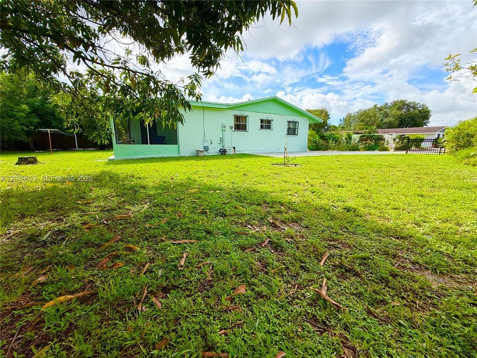 For Sale: $559,900 (4 beds, 2 baths, 1763 Square Feet)