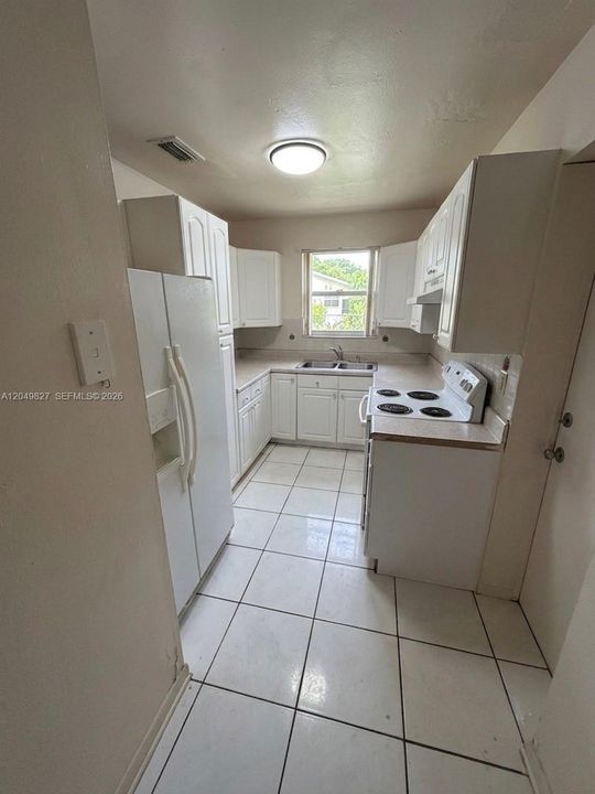 For Sale: $559,900 (4 beds, 2 baths, 1763 Square Feet)
