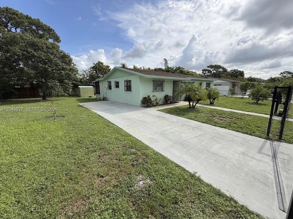 For Sale: $559,900 (4 beds, 2 baths, 1763 Square Feet)