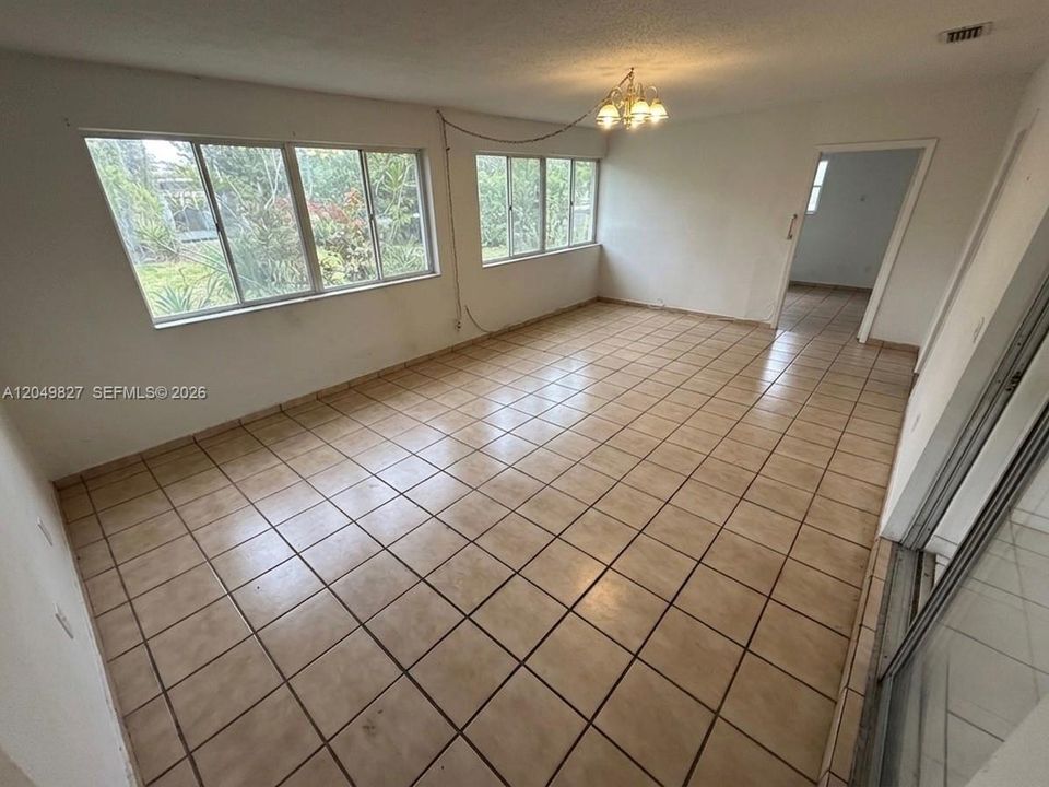 For Sale: $559,900 (4 beds, 2 baths, 1763 Square Feet)
