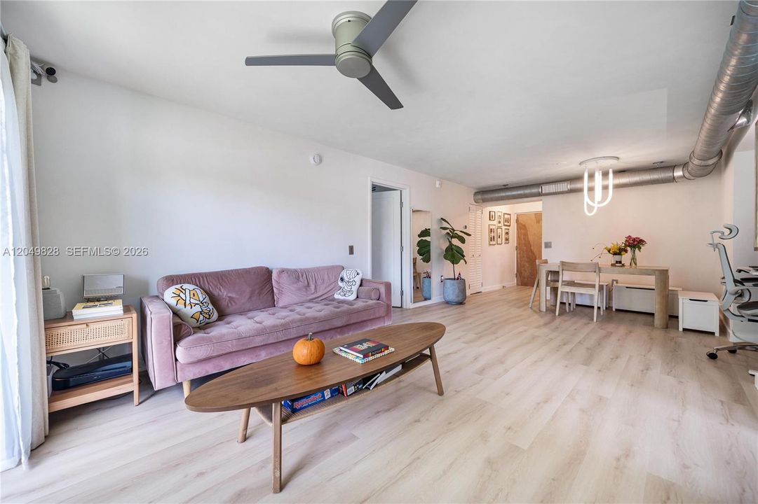 En Venta: $460,000 (2 camas, 2 baños, 858 Pies cuadrados)