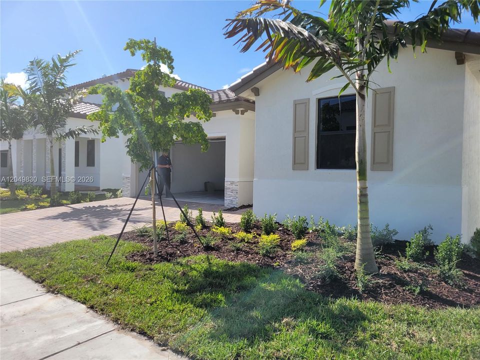 For Rent: $3,800 (4 beds, 3 baths, 1895 Square Feet)
