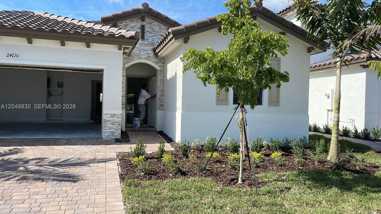 For Rent: $3,800 (4 beds, 3 baths, 1895 Square Feet)