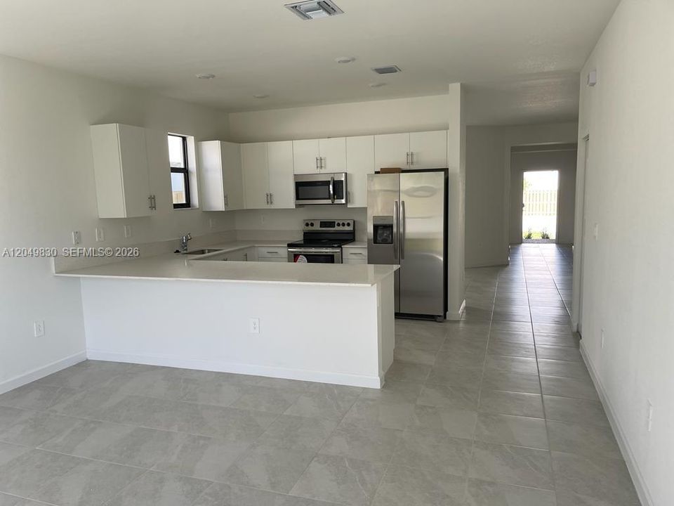 For Rent: $3,800 (4 beds, 3 baths, 1895 Square Feet)