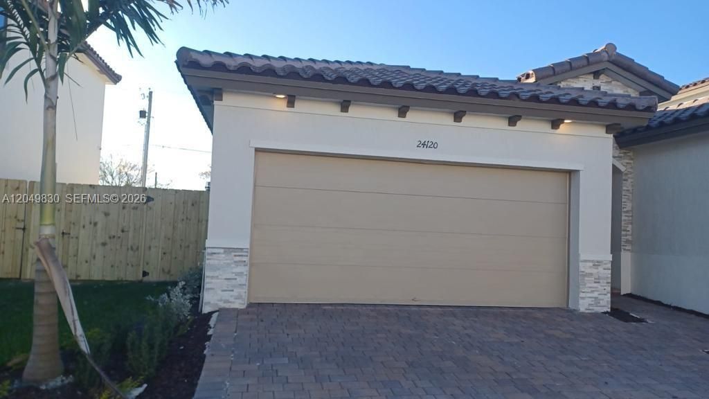 For Rent: $3,800 (4 beds, 3 baths, 1895 Square Feet)