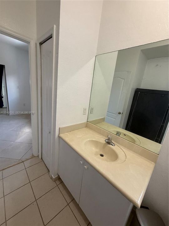 For Rent: $1,200 (1 beds, 1 baths, 2581 Square Feet)