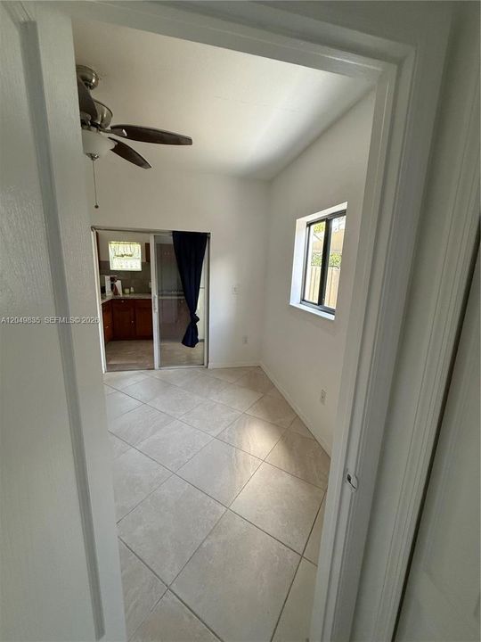 For Rent: $1,200 (1 beds, 1 baths, 2581 Square Feet)