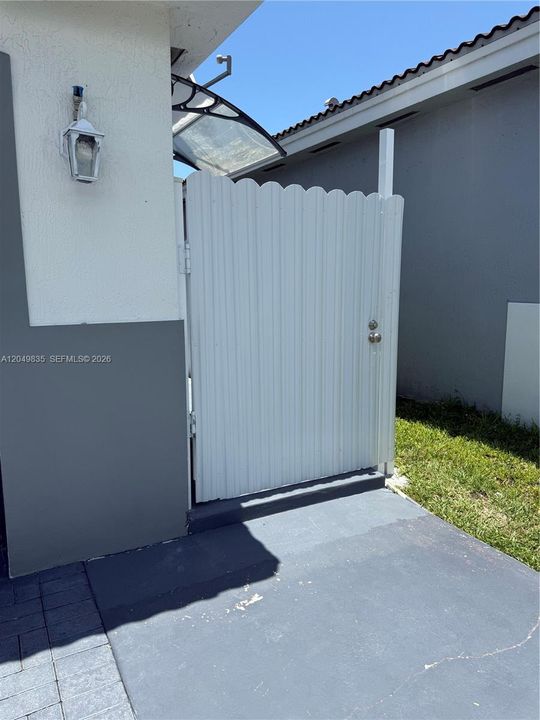 For Rent: $1,200 (1 beds, 1 baths, 2581 Square Feet)