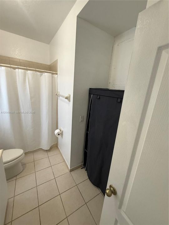 For Rent: $1,200 (1 beds, 1 baths, 2581 Square Feet)