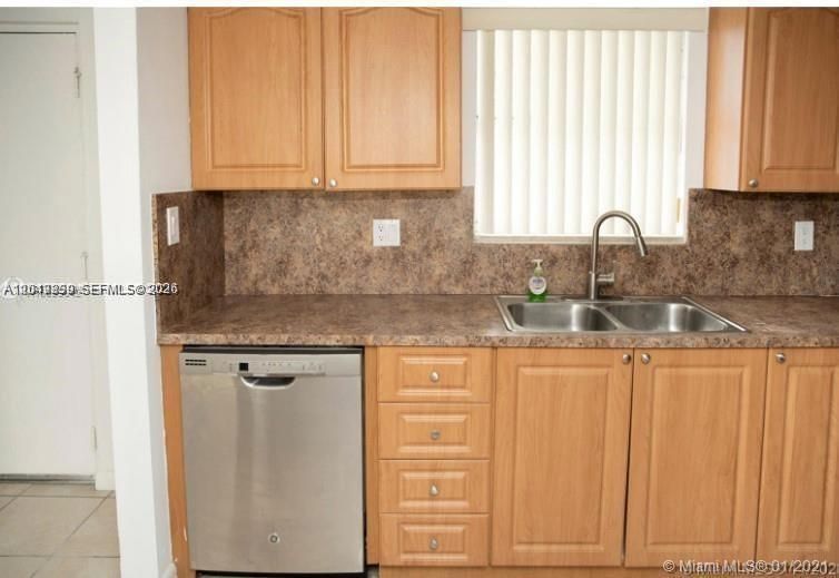 For Rent: $2,400 (2 beds, 2 baths, 1415 Square Feet)
