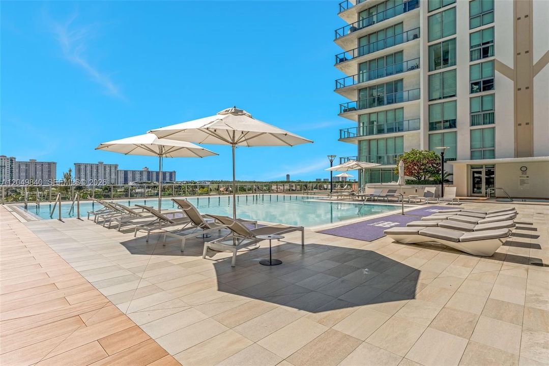 For Rent: $6,999 (3 beds, 3 baths, 1524 Square Feet)