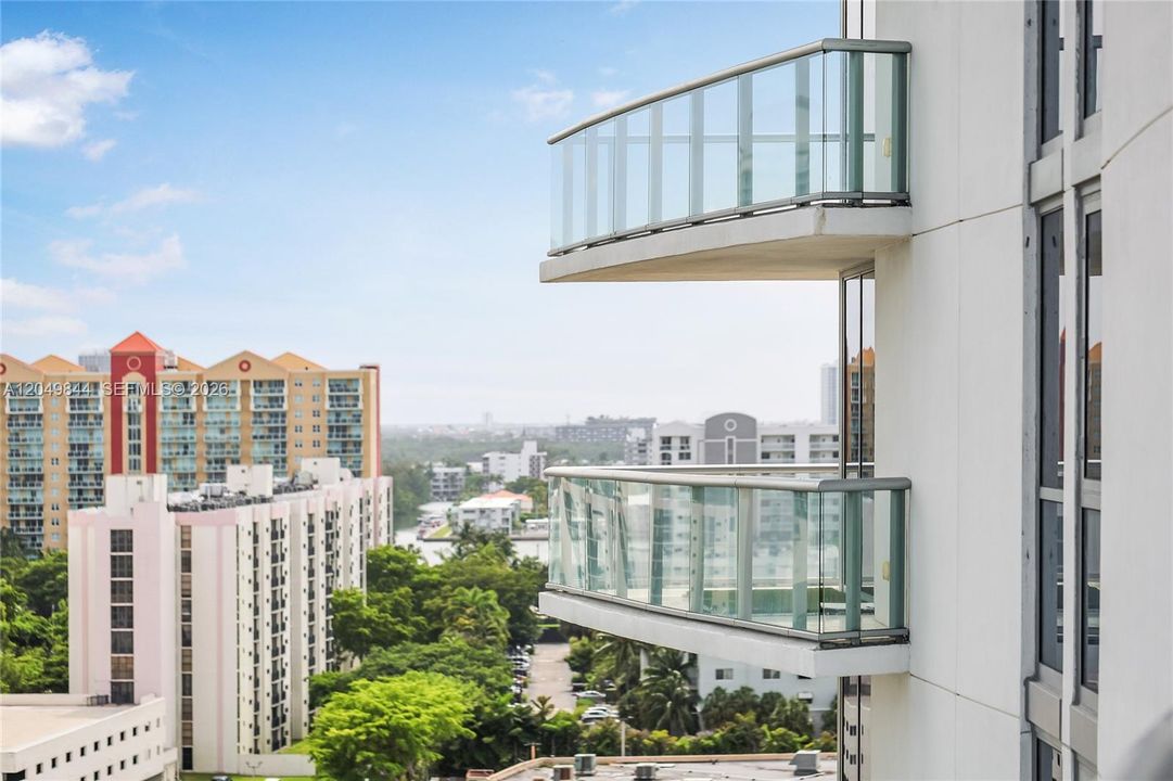 For Sale: $2,750,000 (3 beds, 3 baths, 1863 Square Feet)