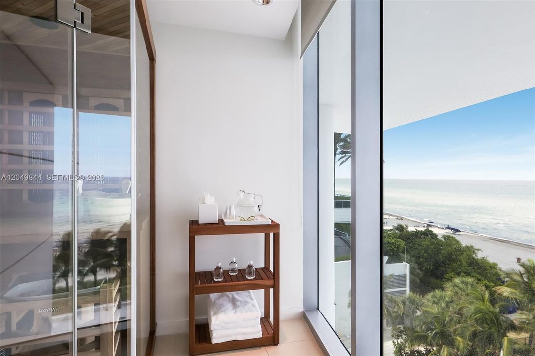 For Sale: $2,750,000 (3 beds, 3 baths, 1863 Square Feet)