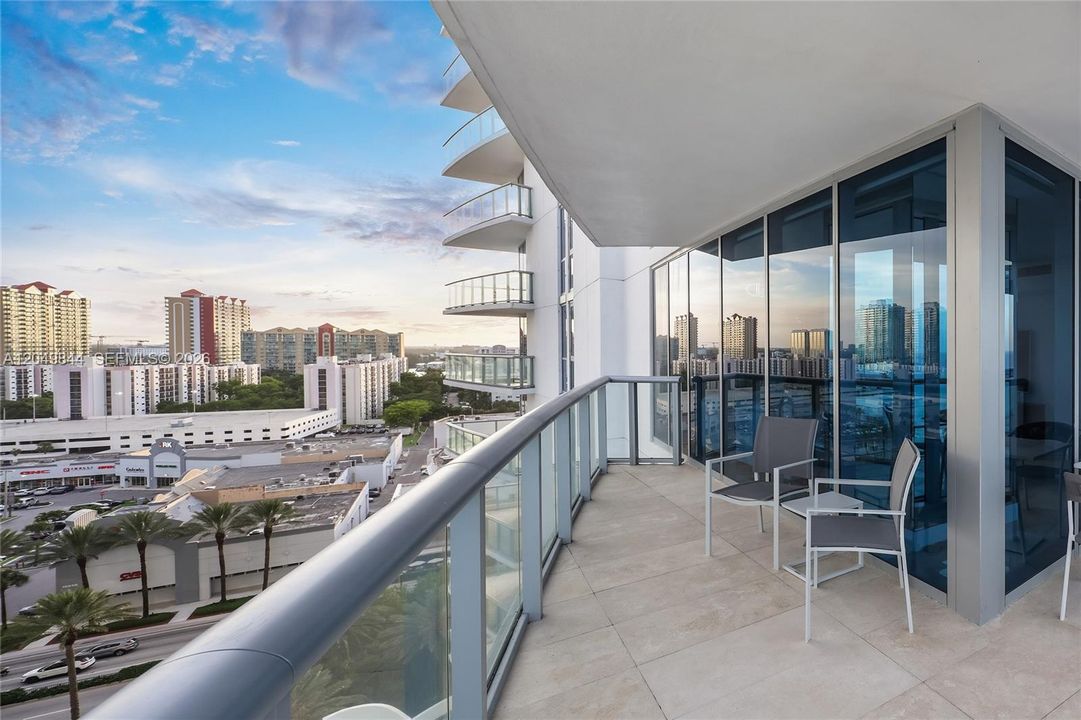 For Sale: $2,750,000 (3 beds, 3 baths, 1863 Square Feet)