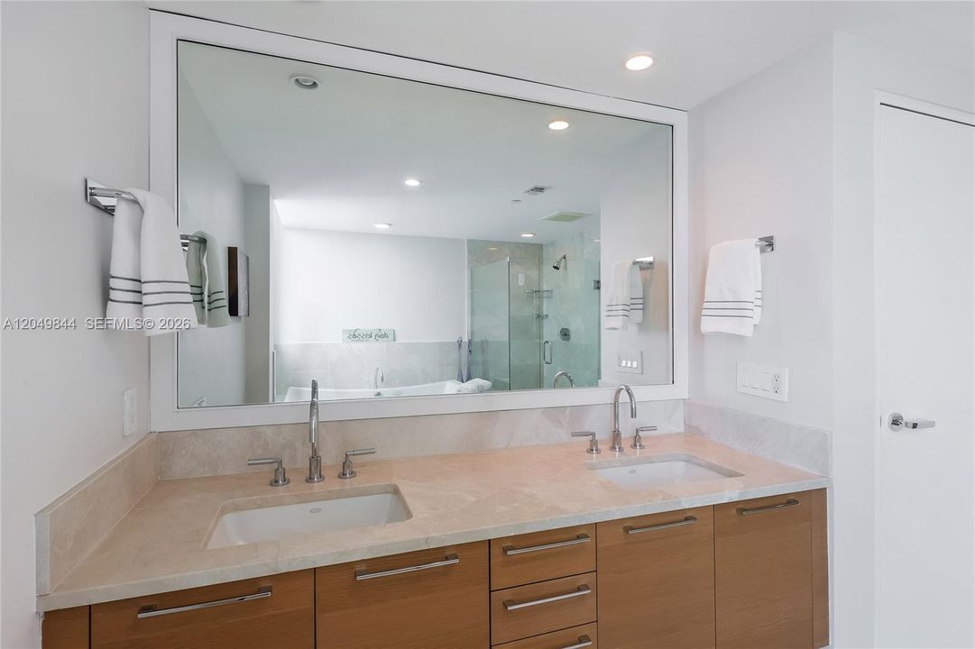 For Sale: $2,750,000 (3 beds, 3 baths, 1863 Square Feet)