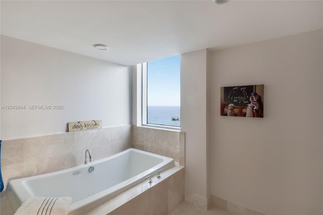 For Sale: $2,750,000 (3 beds, 3 baths, 1863 Square Feet)