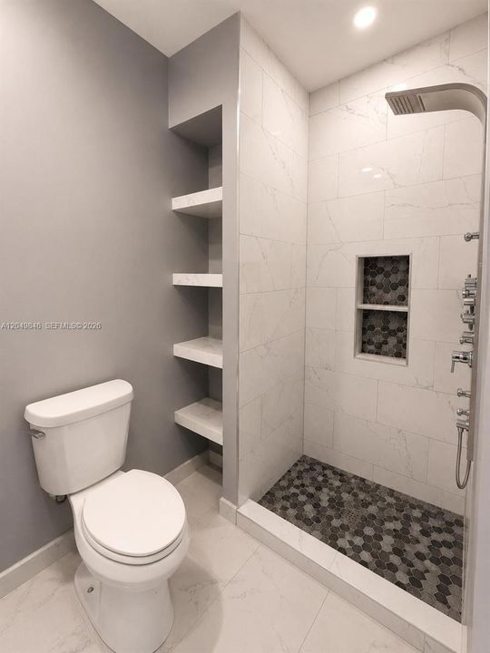 For Sale: $450,000 (3 beds, 2 baths, 1656 Square Feet)