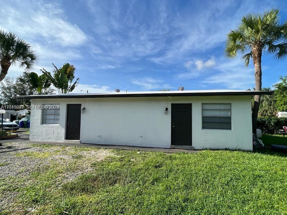 For Rent: $1,675 (1 beds, 1 baths, 1025 Square Feet)