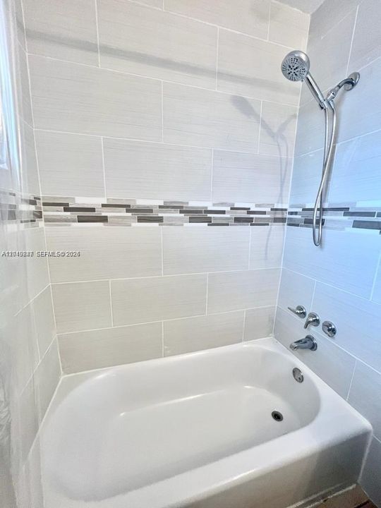 For Rent: $1,675 (1 beds, 1 baths, 1025 Square Feet)