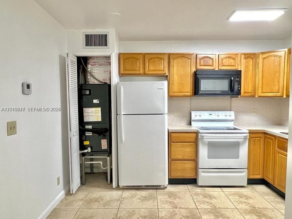 For Rent: $1,675 (1 beds, 1 baths, 1025 Square Feet)