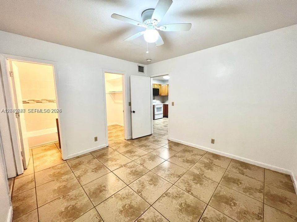 For Rent: $1,675 (1 beds, 1 baths, 1025 Square Feet)