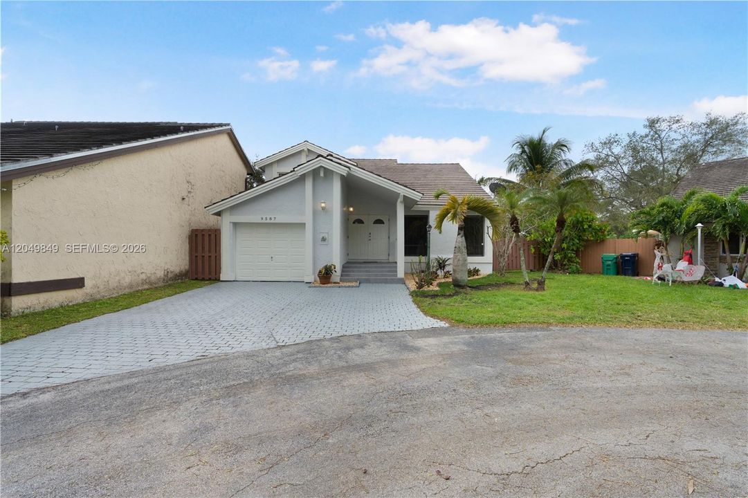 For Rent: $3,500 (3 beds, 2 baths, 1414 Square Feet)