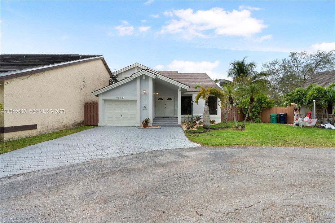 For Rent: $3,500 (3 beds, 2 baths, 1414 Square Feet)