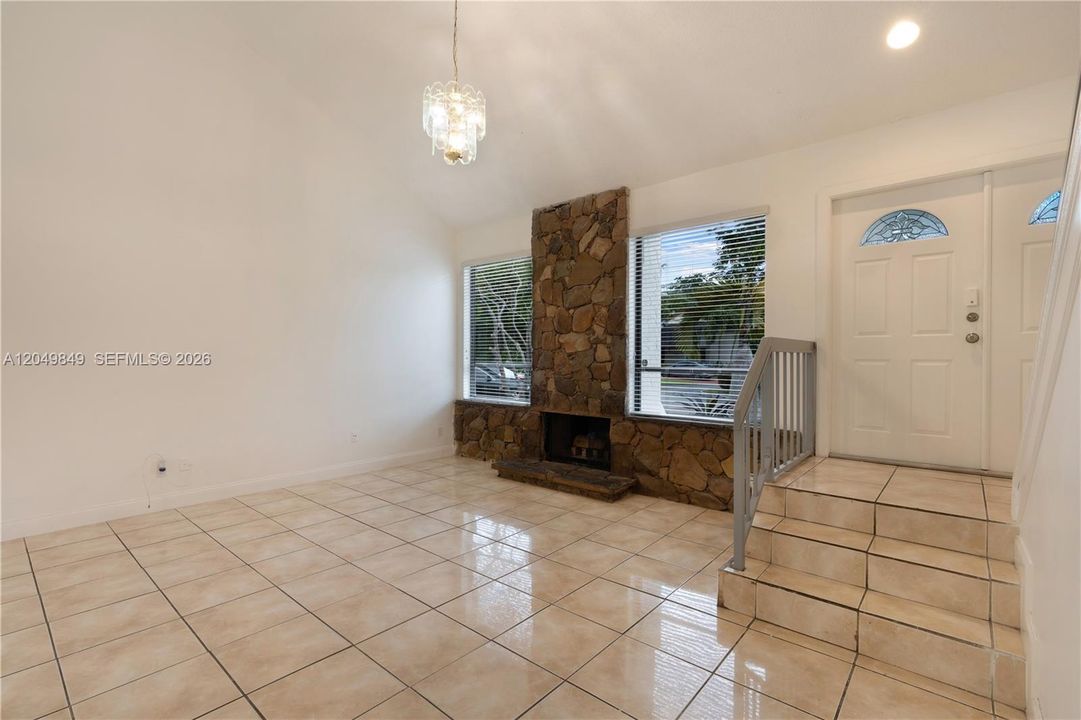 For Rent: $3,500 (3 beds, 2 baths, 1414 Square Feet)