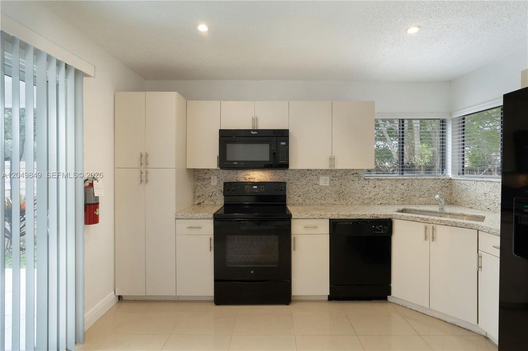 For Rent: $3,500 (3 beds, 2 baths, 1414 Square Feet)