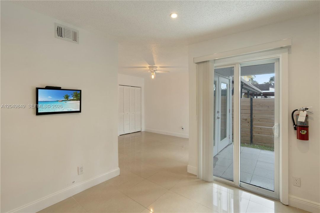 For Rent: $3,500 (3 beds, 2 baths, 1414 Square Feet)