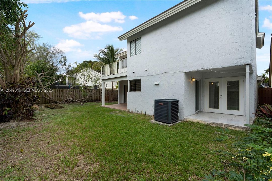 For Rent: $3,500 (3 beds, 2 baths, 1414 Square Feet)