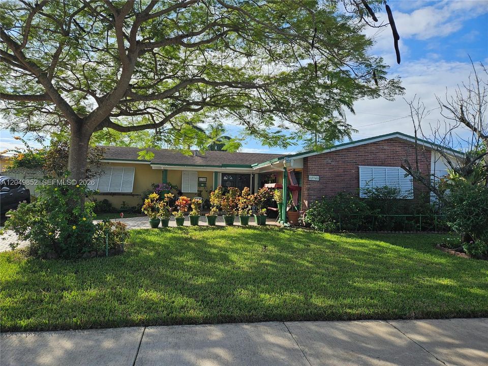 For Rent: $1,500 (1 beds, 1 baths, 200 Square Feet)