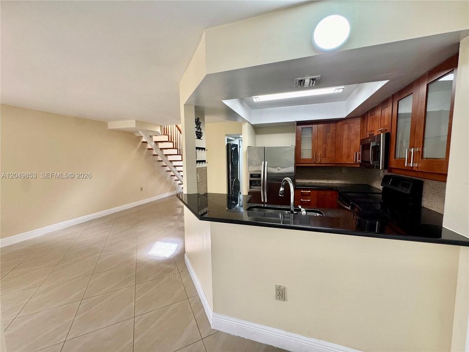 For Rent: $2,450 (3 beds, 2 baths, 1346 Square Feet)