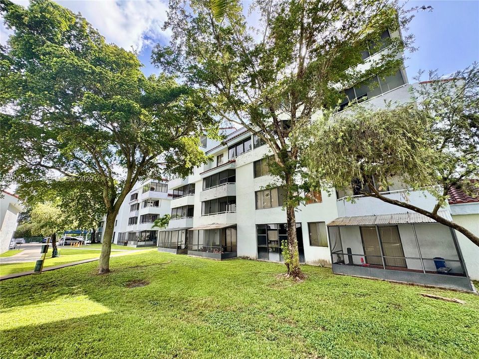 For Rent: $2,450 (3 beds, 2 baths, 1346 Square Feet)
