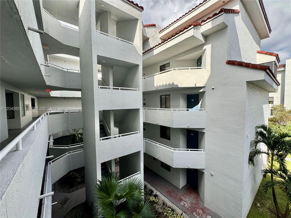 For Rent: $2,450 (3 beds, 2 baths, 1346 Square Feet)